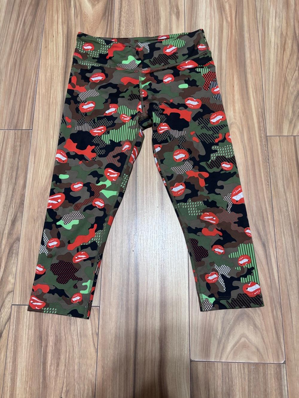 Zumba Fitness Camouflage Capris Leggings with Red Lip Print